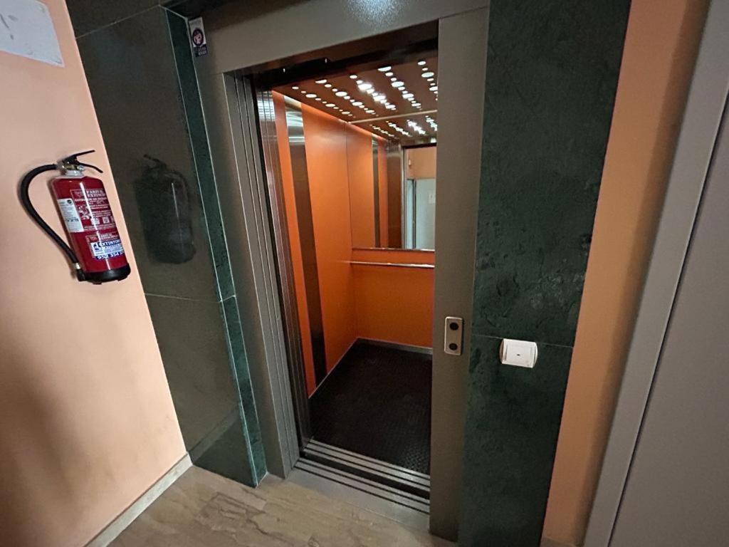 エステポナPiso Moderno En El Centro Historico A 3 Min Del Marアパートメント エクステリア 写真